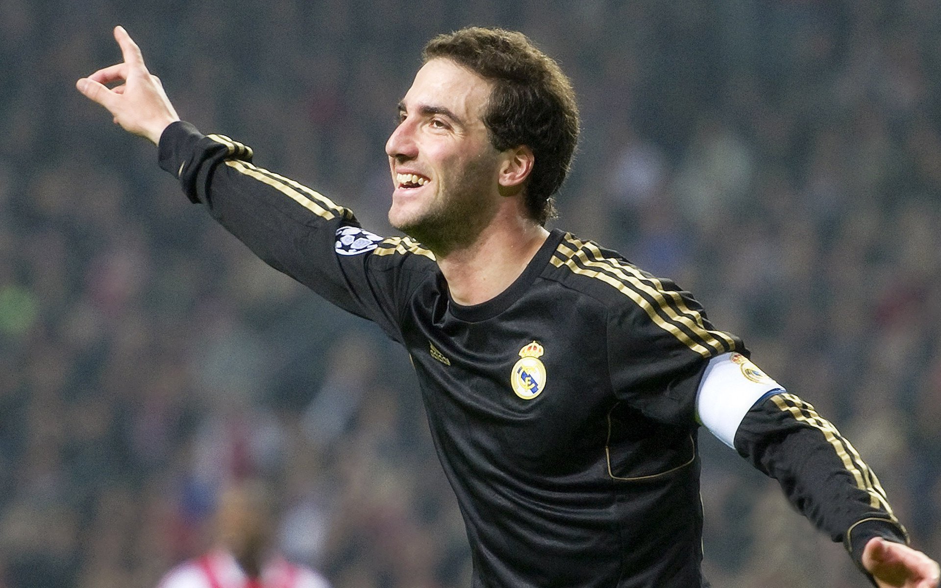 圣火与代码，当穆古鲁扎的怒吼遇见JackeyLove的静默—人类巅峰对决的肉身与数字之维，圣火怒吼与代码静默，肉身激情和数字理性的巅峰对决