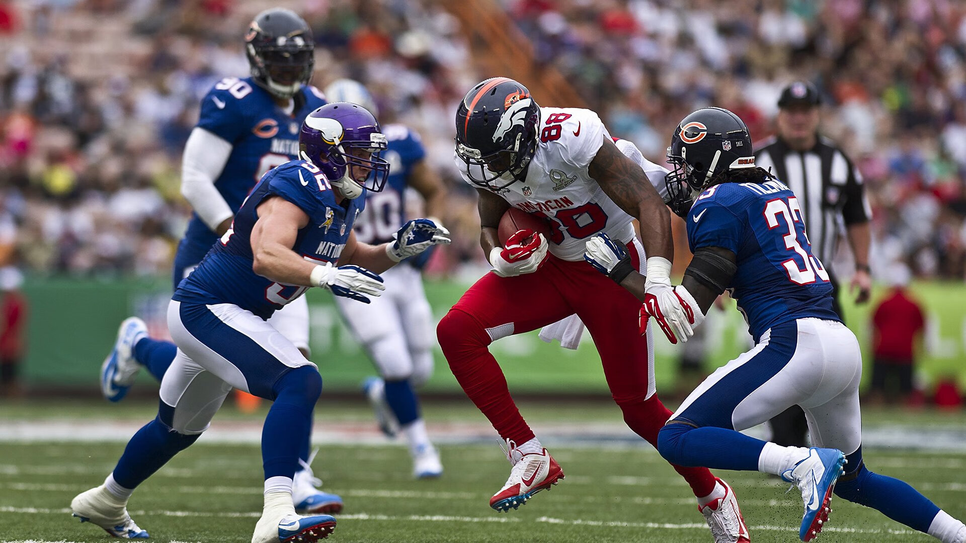 跨界之战，当JackeyLove一脚世界波踢翻曼联，虚拟与现实边界在绿茵场上轰然崩塌，电竞巨星一脚世界波攻陷梦剧场，次元壁在绿茵场粉碎